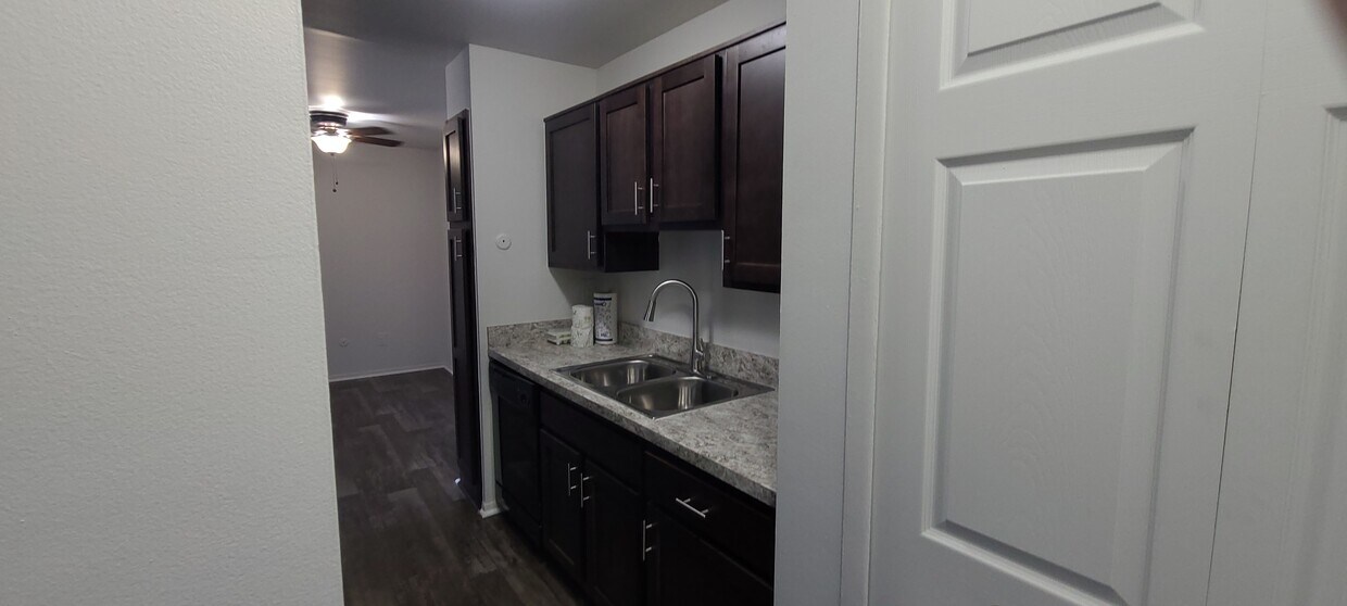 Franklin Square Apartments Apartments in Livonia, MI