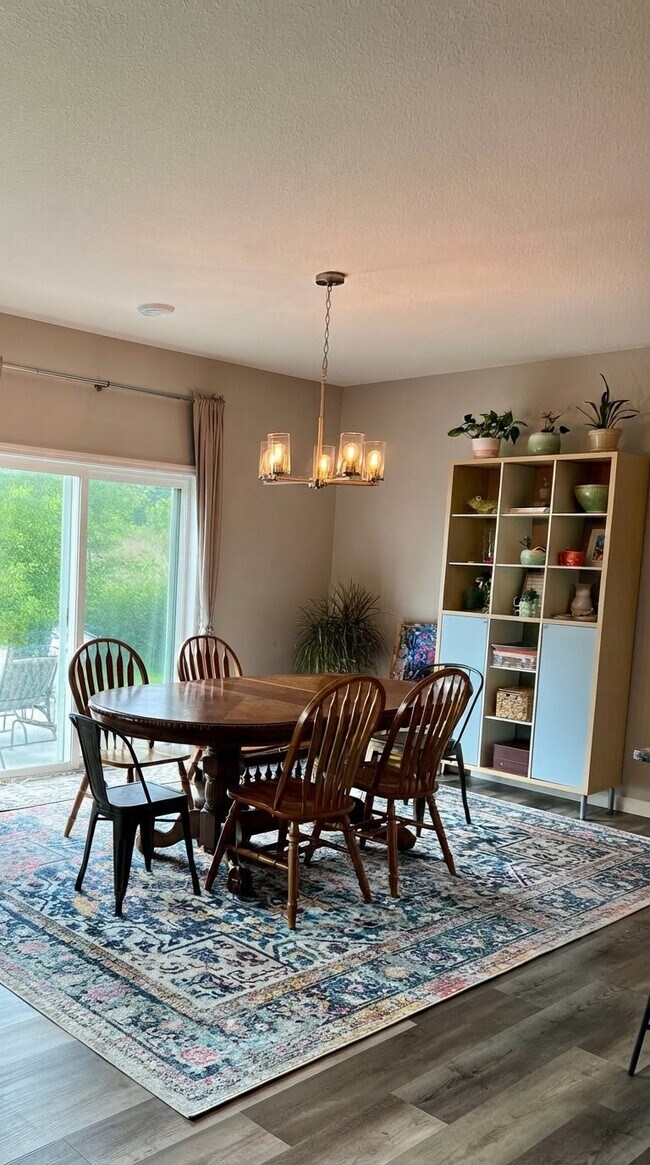 Foto del edificio - 2452 Greenbriar Ln