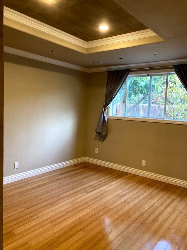 Building Photo - 2060 Amberwood Ct