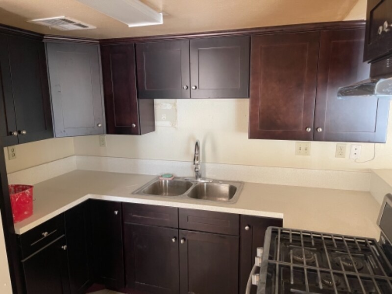 Foto principal - 343 W Lomita Ave