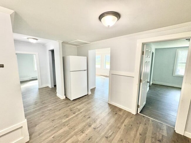 Building Photo - 1294 US-1 Apt E