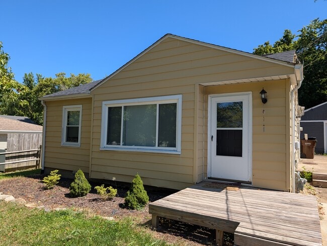 Building Photo - 8076 Lawrence Dr