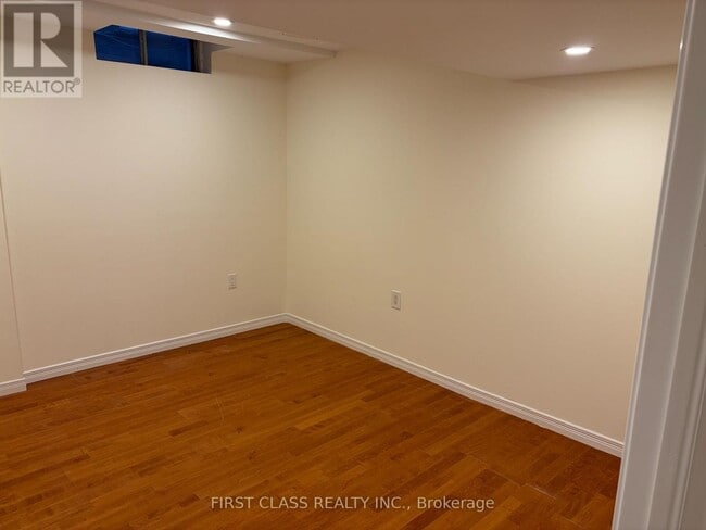 Building Photo - 157 Galbraith Crescent