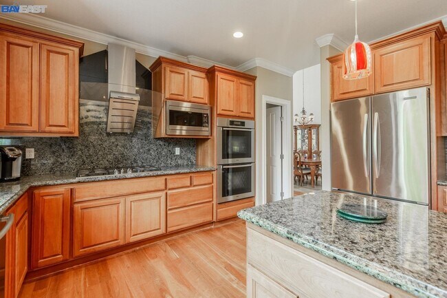 Foto del edificio - Live Exceptionally in This Peaceful Willow Glen Executive Home; 4 bed/ 4.5 bath