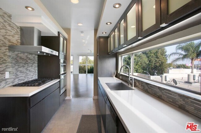 Foto del edificio - 2345 S Bentley Ave