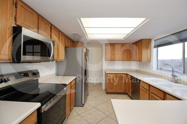 Foto del edificio - 1326 E Helena Dr