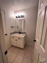 Building Photo - 1202 Urbantke Ct
