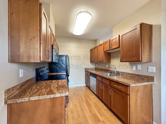 Building Photo - 13 Schooner Ct