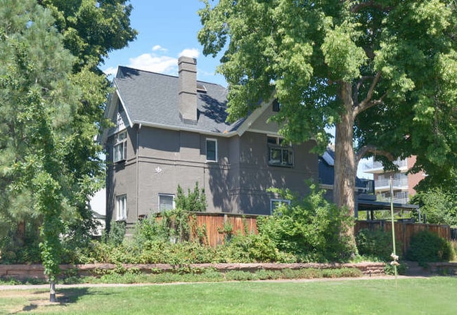 Building Photo - 500 N Washington St