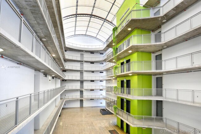 Foto del edificio - 455 NE 25th St
