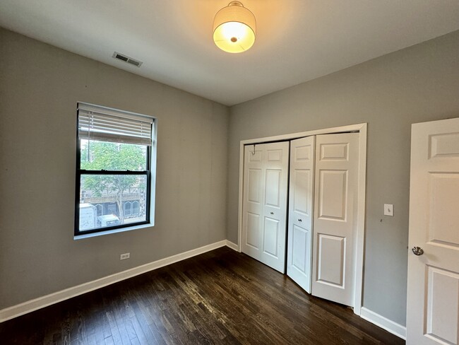 Building Photo - 1553 W Olive Ave