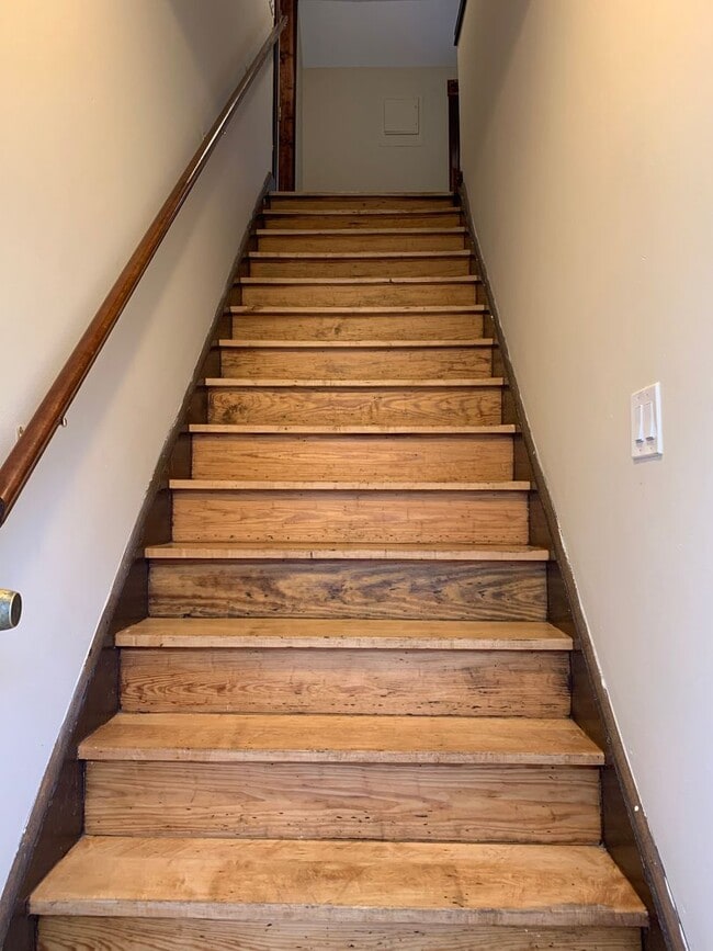 Building Photo - 2261 S Mound St