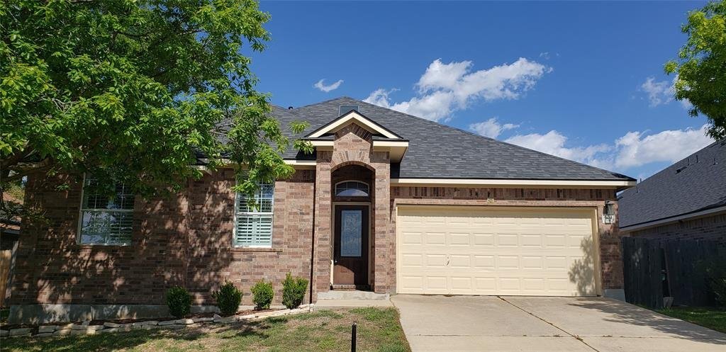 Primary Photo - 604 Red Hawk Dr