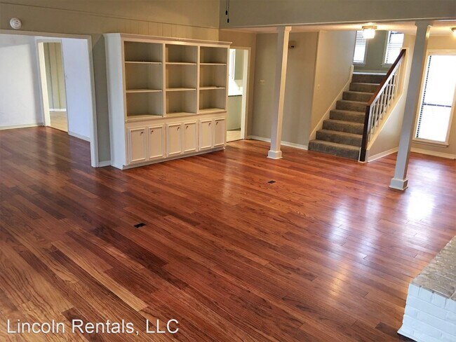 Building Photo - 4 br, 3.5 bath House - 1002 Chase Lane