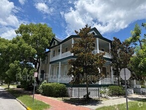 Building Photo - 402 E Park Ave