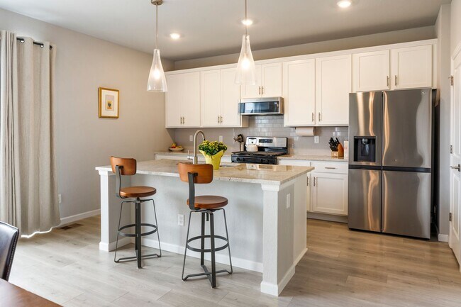 Building Photo - New Executive rental in Longmont-Three bedroom, two bathroom new build home in Longmont fully fur...