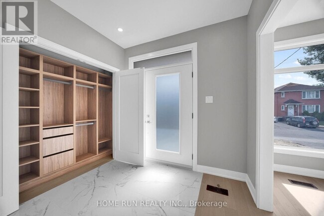 Building Photo - 297 Dovercourt Ave