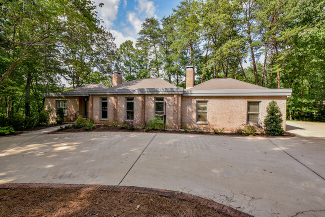Building Photo - 8409 Essex Cir NE