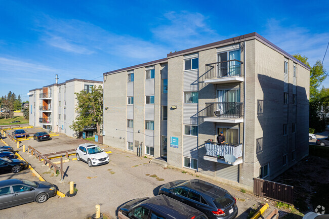 Building Photo - Delburn House