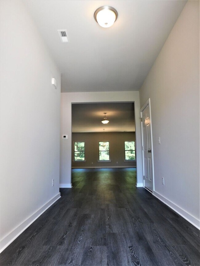 Foto del edificio - Home for Rent in Jasper, AL!  Available to...