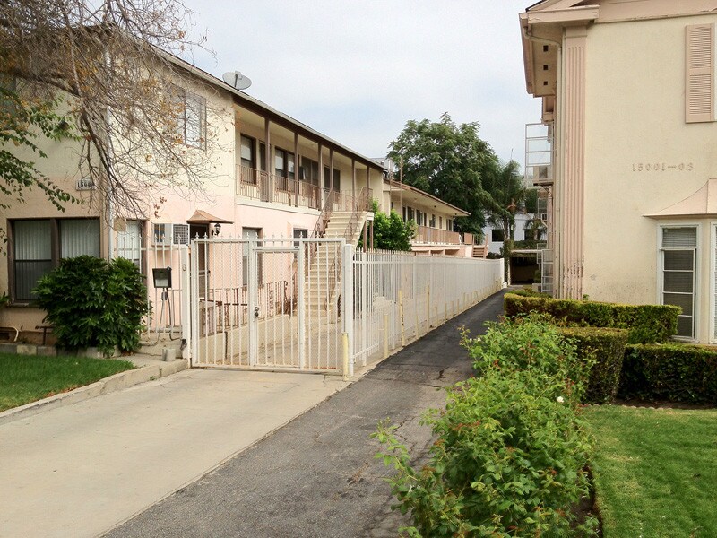 Primary Photo - 15009 Dickens St