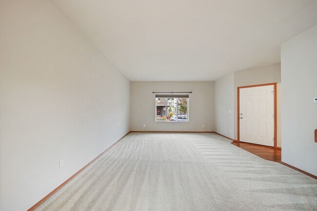 Foto del edificio - 3 bedroom 2.5 baths - Easy JBLM commute! - North Thurtson School District.