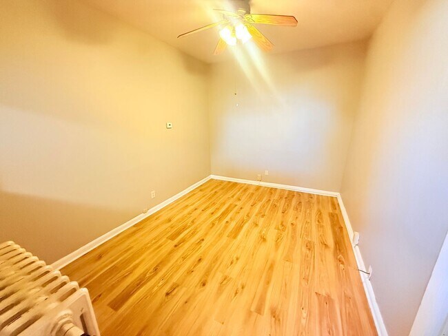 Foto del edificio - 3650 E Barnard Ave