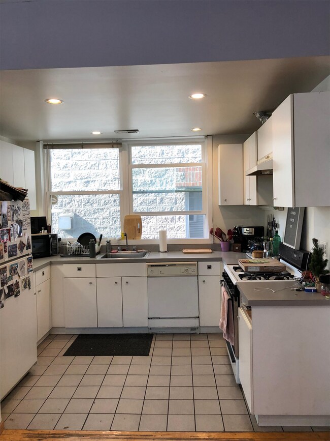 Foto del edificio - 3449 N Racine Ave