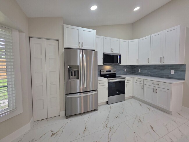 Foto del edificio - FOR RENT pool home, 3 bed 2 bath in The Quarries