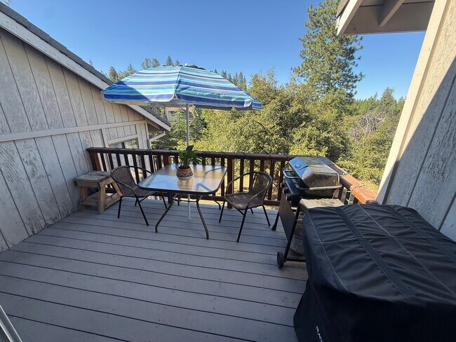 Building Photo - 504 Dogwood Dr