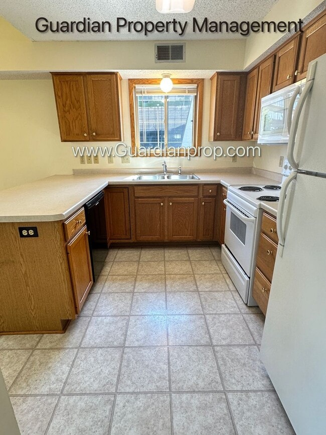 Foto del edificio - Richfield 2nd Floor Apartment, Very Spacio...