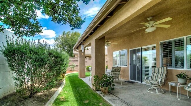 Foto del edificio - Welcome to the prestigious gated community...