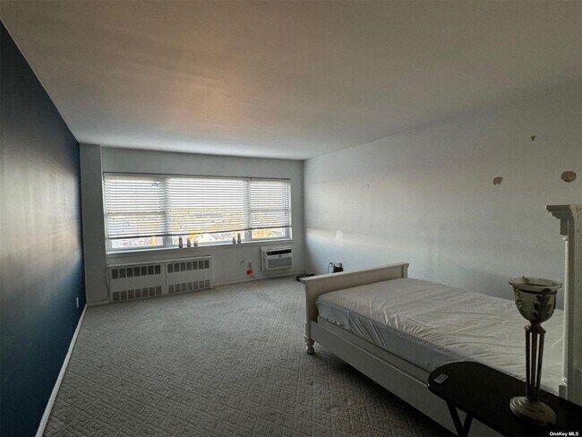 Foto del edificio - 740 E Broadway