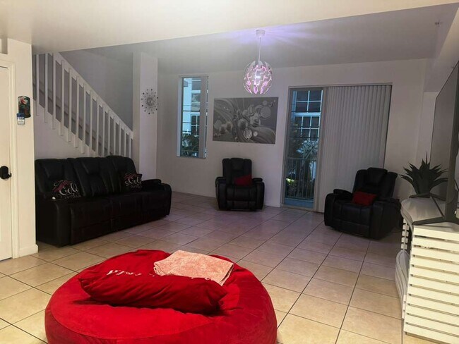 Foto del edificio - 2150 Van Buren St