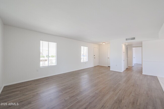 Building Photo - 10507 W Brookside Dr