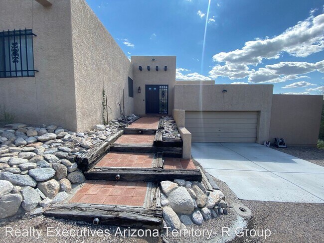 Building Photo - 4 br, 3 bath House - 1750 E. Calle Guillermo