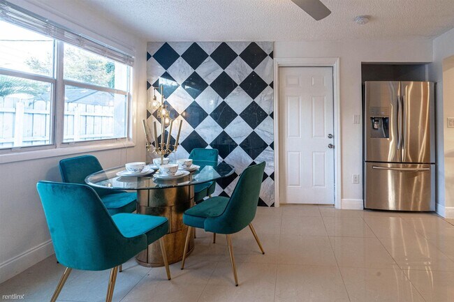 Foto del edificio - 3 br, 2 bath House - 940 NE 10th Terrace