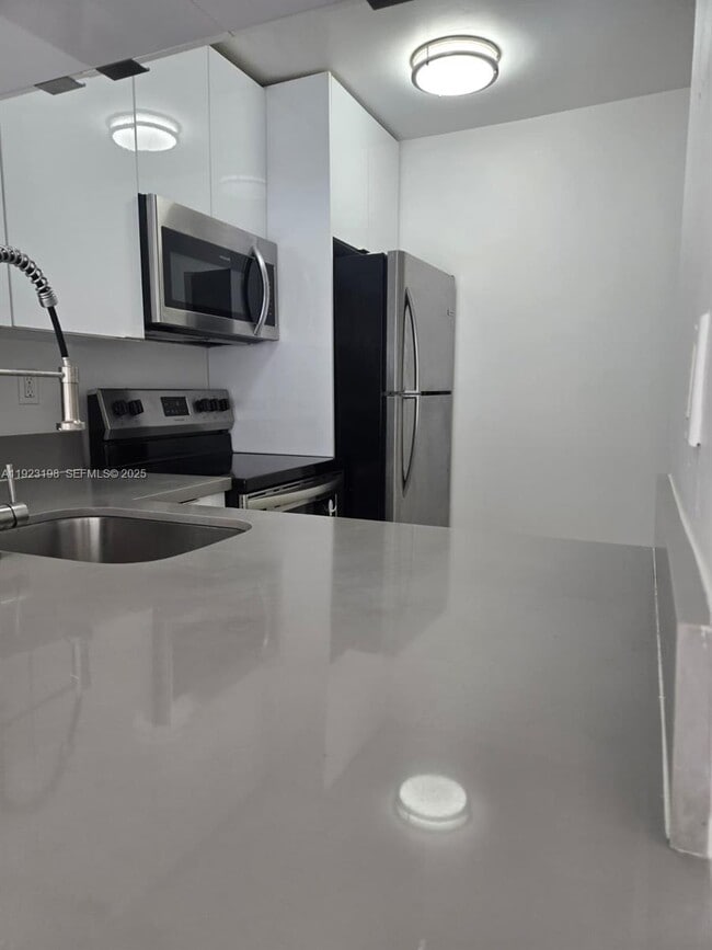 Foto del edificio - 488 NW 165th St