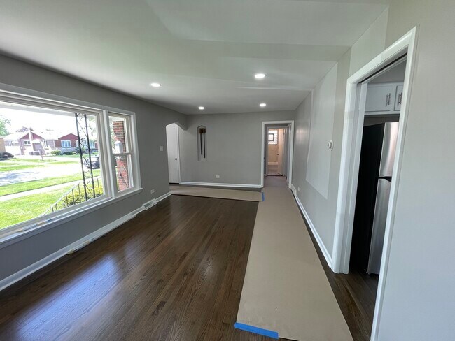 Building Photo - 4704 W 98th Pl