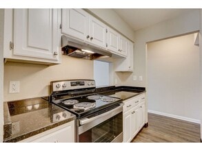 Lake Country Village Apartments photo'