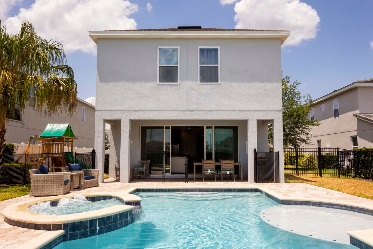 Foto principal - 7650 Fairfax Dr