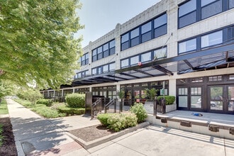 Building Photo - 1033 W 14th Pl