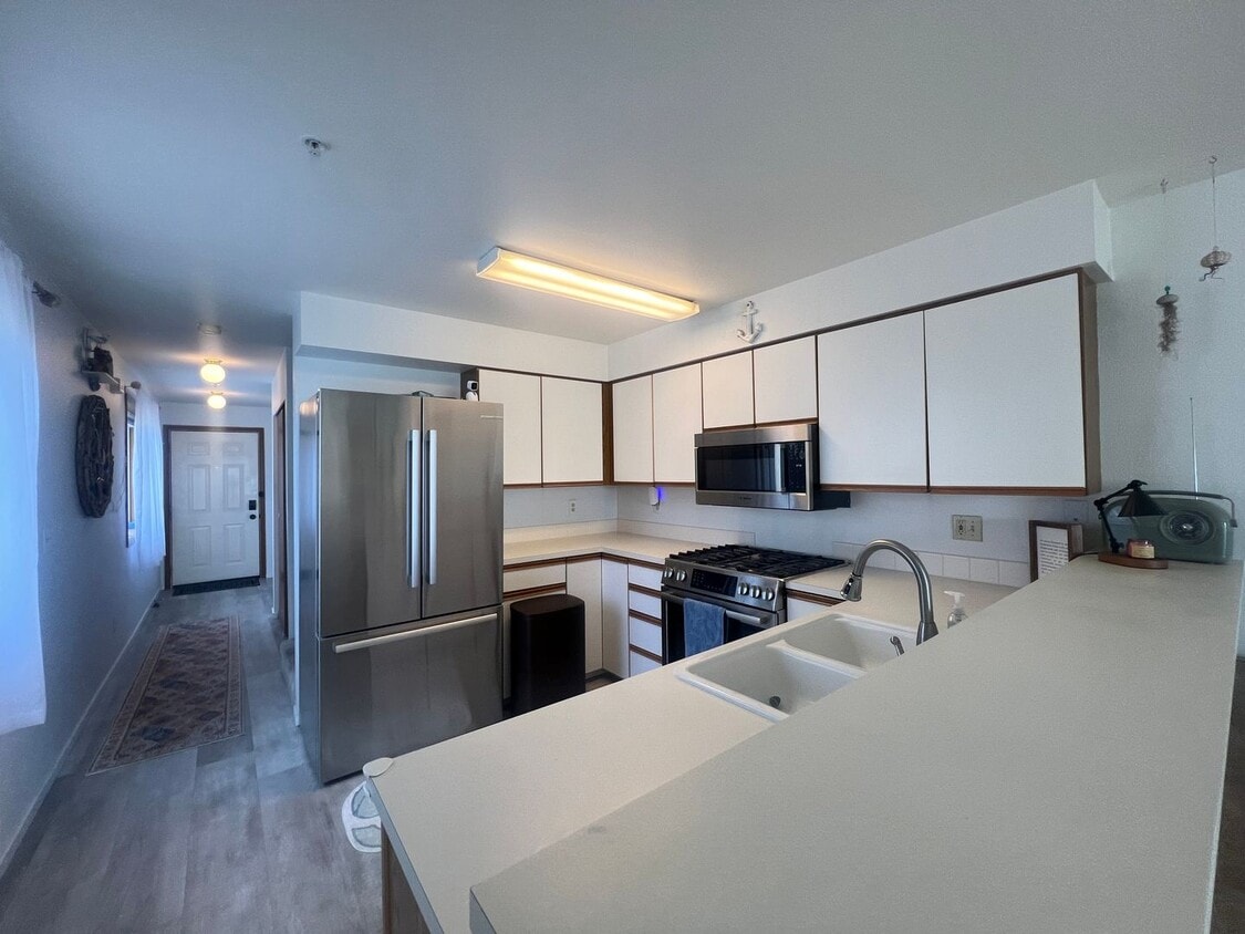 Primary Photo - 2Bd 2Ba Waterfront Mariners Cove Condo in ...