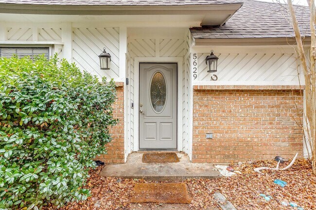 Building Photo - Beautiful 3 Bed, 2 Bath Home in Well Estab...