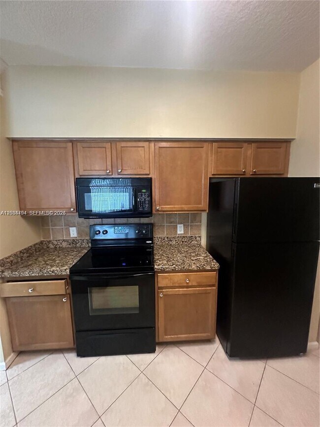 Building Photo - 2212 Myrtlewood Cir E