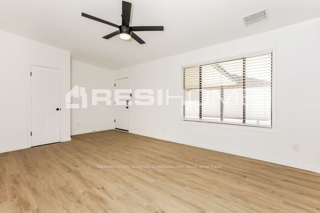 Foto del edificio - 1314 E Del Rio Dr