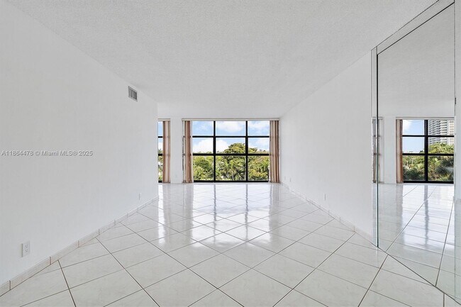 Foto del edificio - 600 Parkview Dr