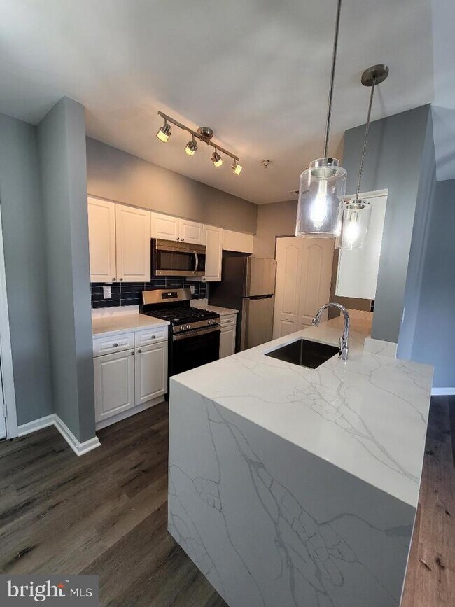 12913 Alton Square Unit 403, Herndon, VA 20170 Room for Rent in