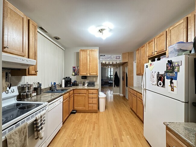 Building Photo - 3648 George Unit FA8