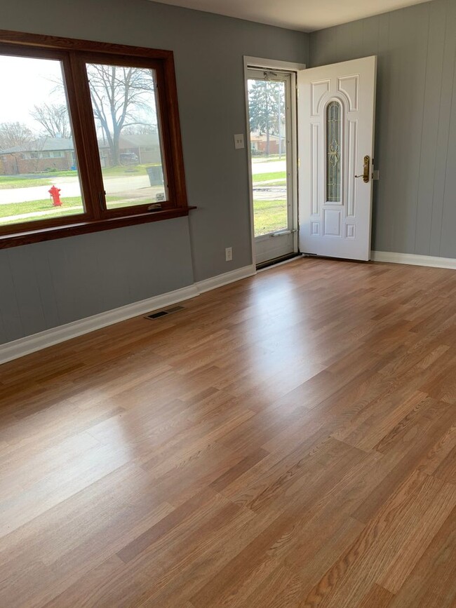 Building Photo - Two bedroom Ranch Style home in Lansing, I...